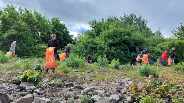 RotarierInnen sammeln Müll in Bremen